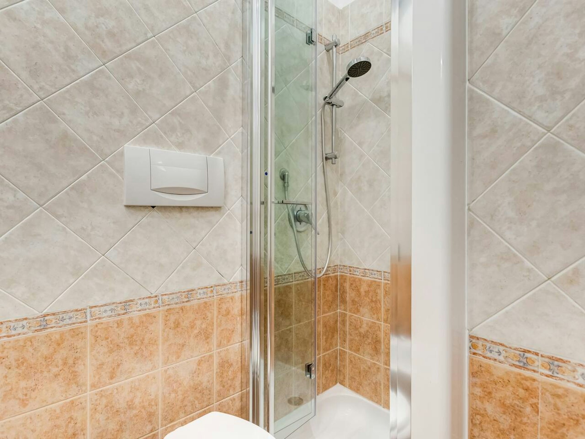Adrianna Residence 8